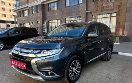 Mitsubishi Outlander III рестайлинг 3, 2016 год, 2 050 000 рублей, 10 фотография
