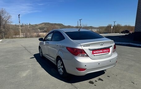 Hyundai Solaris II рестайлинг, 2011 год, 800 000 рублей, 4 фотография