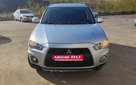Mitsubishi Outlander III рестайлинг 3, 2012 год, 1 400 000 рублей, 2 фотография