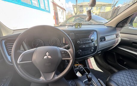 Mitsubishi Outlander III рестайлинг 3, 2013 год, 1 500 000 рублей, 3 фотография