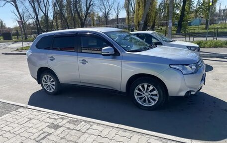 Mitsubishi Outlander III рестайлинг 3, 2013 год, 1 500 000 рублей, 2 фотография