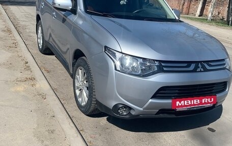 Mitsubishi Outlander III рестайлинг 3, 2013 год, 1 500 000 рублей, 6 фотография