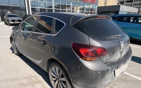 Opel Astra J, 2011 год, 690 000 рублей, 2 фотография
