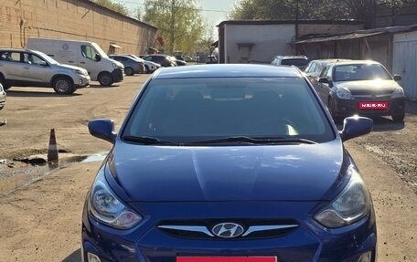 Hyundai Solaris II рестайлинг, 2011 год, 800 000 рублей, 1 фотография