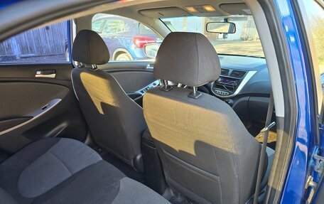 Hyundai Solaris II рестайлинг, 2011 год, 800 000 рублей, 5 фотография