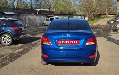 Hyundai Solaris II рестайлинг, 2011 год, 800 000 рублей, 3 фотография