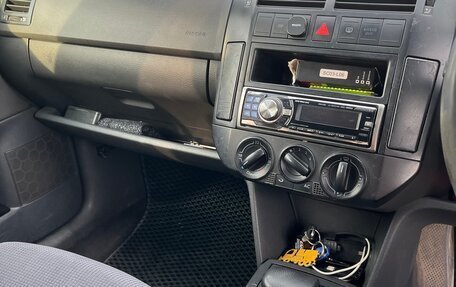 Volkswagen Polo IV рестайлинг, 2002 год, 300 000 рублей, 8 фотография