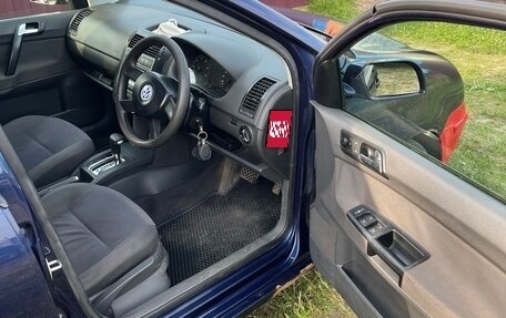 Volkswagen Polo IV рестайлинг, 2002 год, 300 000 рублей, 6 фотография