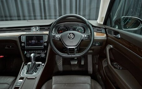 Volkswagen Passat B8 рестайлинг, 2015 год, 1 570 000 рублей, 8 фотография