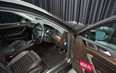 Volkswagen Passat B8 рестайлинг, 2015 год, 1 570 000 рублей, 9 фотография