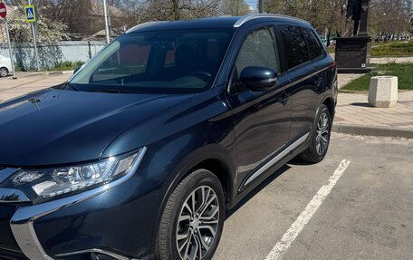 Mitsubishi Outlander III рестайлинг 3, 2017 год, 2 500 000 рублей, 2 фотография