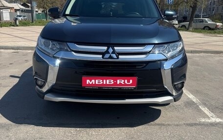 Mitsubishi Outlander III рестайлинг 3, 2017 год, 2 500 000 рублей, 3 фотография