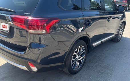 Mitsubishi Outlander III рестайлинг 3, 2017 год, 2 500 000 рублей, 8 фотография