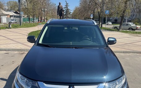 Mitsubishi Outlander III рестайлинг 3, 2017 год, 2 500 000 рублей, 4 фотография