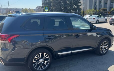 Mitsubishi Outlander III рестайлинг 3, 2017 год, 2 500 000 рублей, 7 фотография
