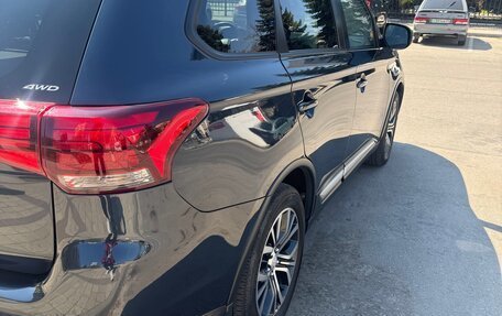 Mitsubishi Outlander III рестайлинг 3, 2017 год, 2 500 000 рублей, 9 фотография