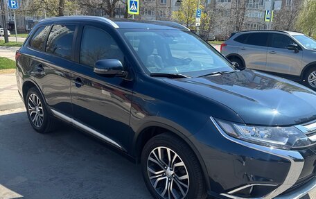 Mitsubishi Outlander III рестайлинг 3, 2017 год, 2 500 000 рублей, 6 фотография