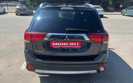 Mitsubishi Outlander III рестайлинг 3, 2017 год, 2 500 000 рублей, 10 фотография