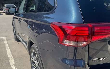 Mitsubishi Outlander III рестайлинг 3, 2017 год, 2 500 000 рублей, 14 фотография