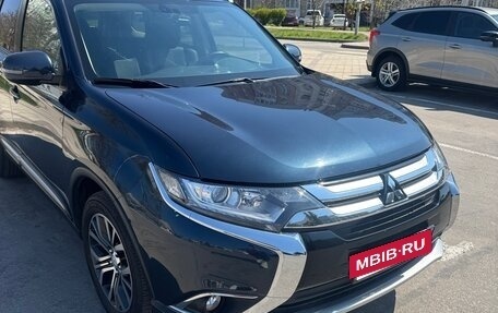 Mitsubishi Outlander III рестайлинг 3, 2017 год, 2 500 000 рублей, 5 фотография