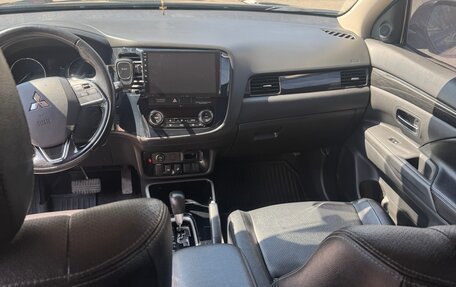 Mitsubishi Outlander III рестайлинг 3, 2017 год, 2 500 000 рублей, 20 фотография