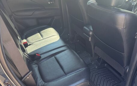 Mitsubishi Outlander III рестайлинг 3, 2017 год, 2 500 000 рублей, 22 фотография