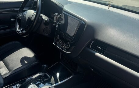 Mitsubishi Outlander III рестайлинг 3, 2017 год, 2 500 000 рублей, 25 фотография