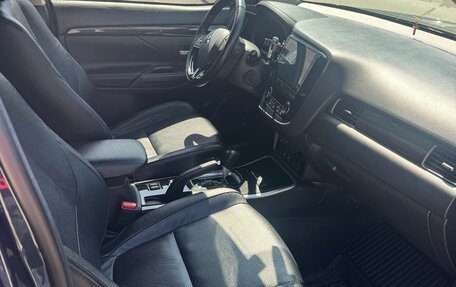 Mitsubishi Outlander III рестайлинг 3, 2017 год, 2 500 000 рублей, 24 фотография