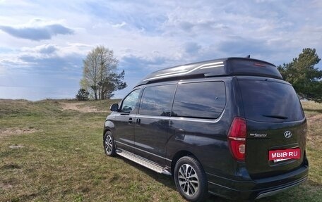 Hyundai Grand Starex Grand Starex I рестайлинг 2, 2019 год, 4 400 000 рублей, 3 фотография