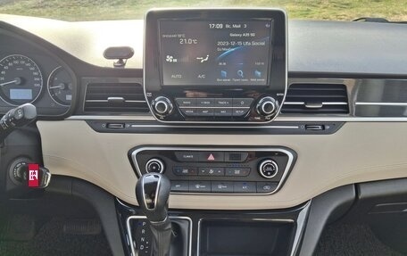 Hyundai Grand Starex Grand Starex I рестайлинг 2, 2019 год, 4 400 000 рублей, 7 фотография