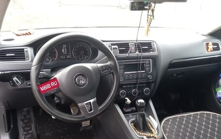 Volkswagen Jetta VI, 2013 год, 850 000 рублей, 3 фотография