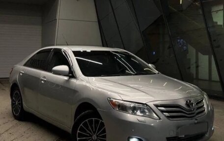 Toyota Camry, 2011 год, 850 000 рублей, 2 фотография