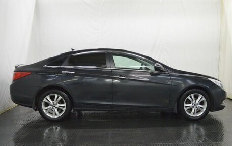 Hyundai Sonata VI, 2011 год, 900 000 рублей, 4 фотография