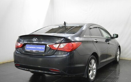 Hyundai Sonata VI, 2011 год, 900 000 рублей, 5 фотография