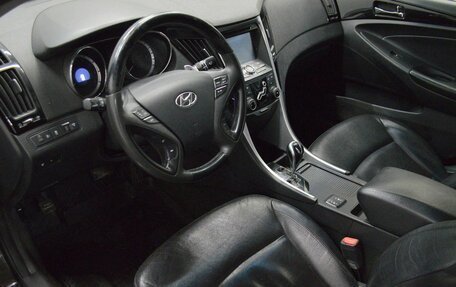 Hyundai Sonata VI, 2011 год, 900 000 рублей, 10 фотография