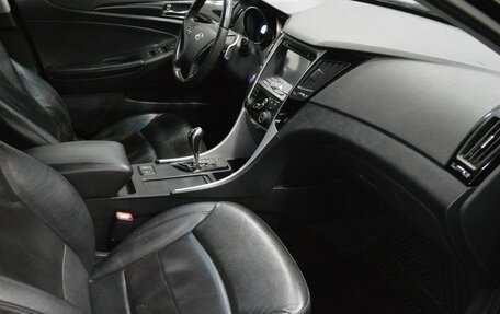 Hyundai Sonata VI, 2011 год, 900 000 рублей, 12 фотография