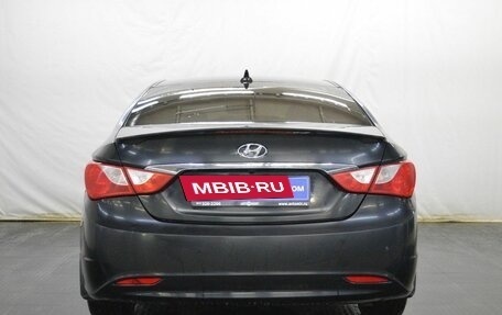 Hyundai Sonata VI, 2011 год, 900 000 рублей, 6 фотография