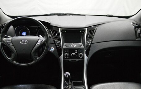 Hyundai Sonata VI, 2011 год, 900 000 рублей, 14 фотография