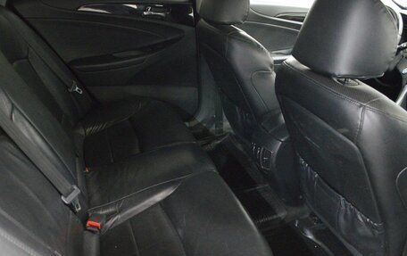 Hyundai Sonata VI, 2011 год, 900 000 рублей, 13 фотография