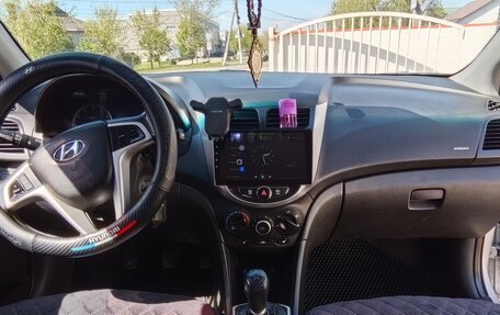 Hyundai Solaris II рестайлинг, 2011 год, 650 000 рублей, 10 фотография