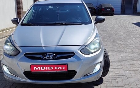 Hyundai Solaris II рестайлинг, 2011 год, 650 000 рублей, 2 фотография