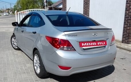 Hyundai Solaris II рестайлинг, 2011 год, 650 000 рублей, 16 фотография