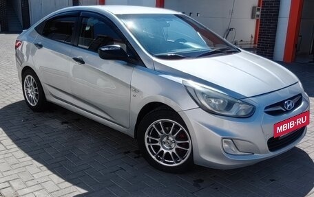 Hyundai Solaris II рестайлинг, 2011 год, 650 000 рублей, 18 фотография