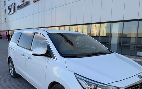 KIA Carnival III, 2020 год, 2 450 000 рублей, 2 фотография