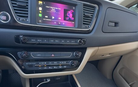 KIA Carnival III, 2020 год, 2 450 000 рублей, 5 фотография