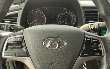 Hyundai Elantra VI рестайлинг, 2016 год, 1 300 000 рублей, 7 фотография