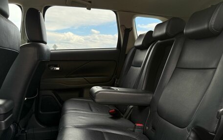 Mitsubishi Outlander III рестайлинг 3, 2012 год, 1 489 000 рублей, 13 фотография