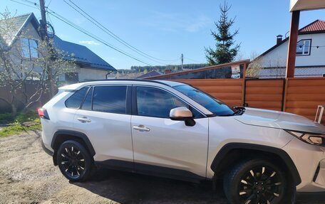 Toyota RAV4, 2020 год, 3 450 000 рублей, 2 фотография