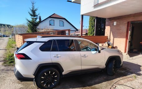 Toyota RAV4, 2020 год, 3 450 000 рублей, 6 фотография