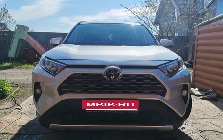 Toyota RAV4, 2020 год, 3 450 000 рублей, 9 фотография